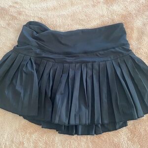 Gold Hinge black skirt size M